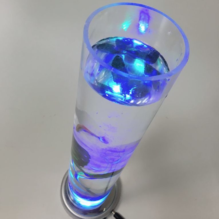 アクリルパイプを使って宣伝！ ディスプレー 看板 LED照明の販売 アクリルパイプで宣伝ディスプレー 室内看板 室外看板 円筒看板 壁掛け