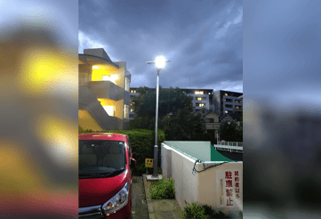 駐車場で明るく照らすソーラー外灯SIGEN-N1